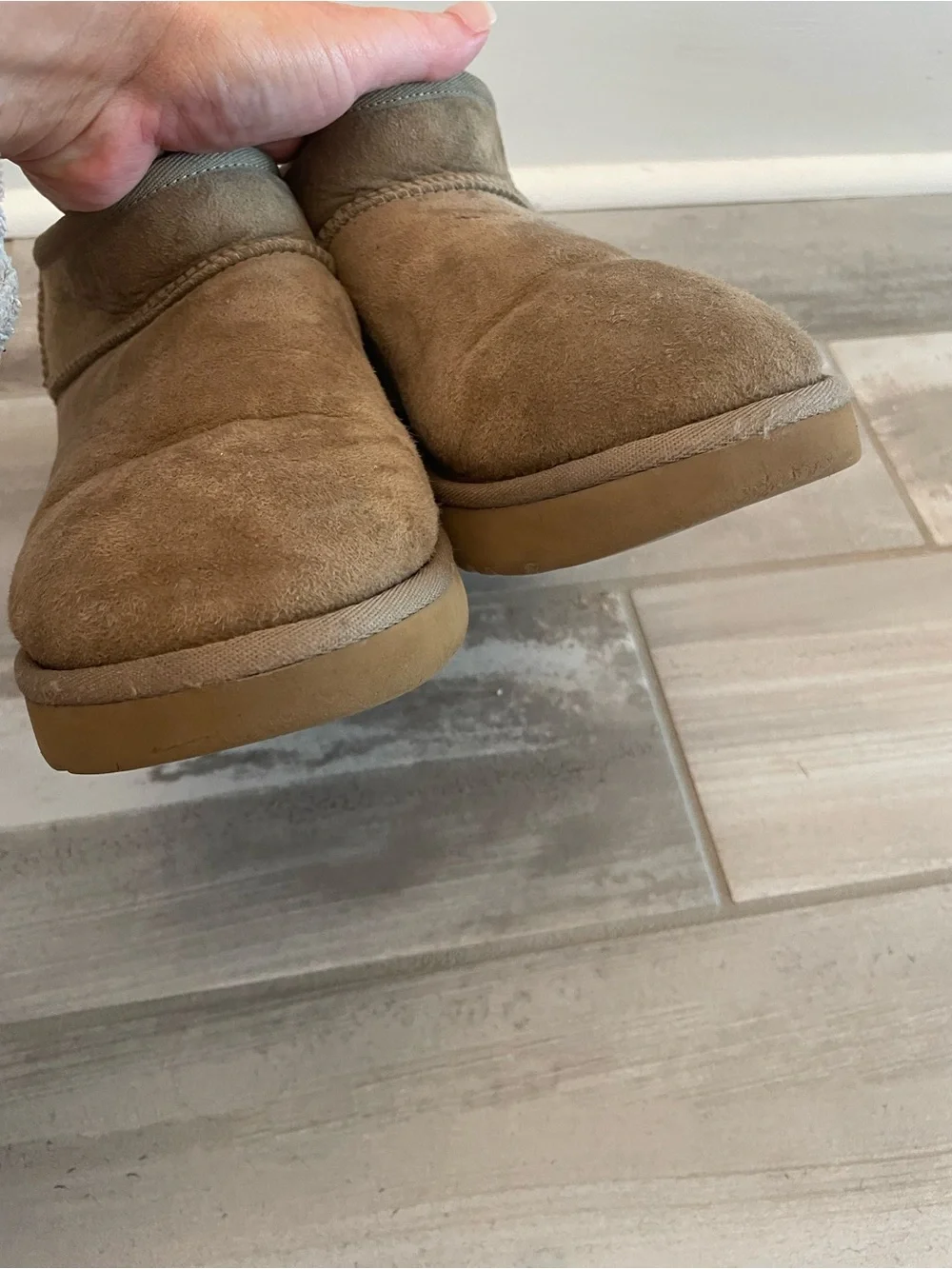 Ugg Ultra Mini Women’s Size 9